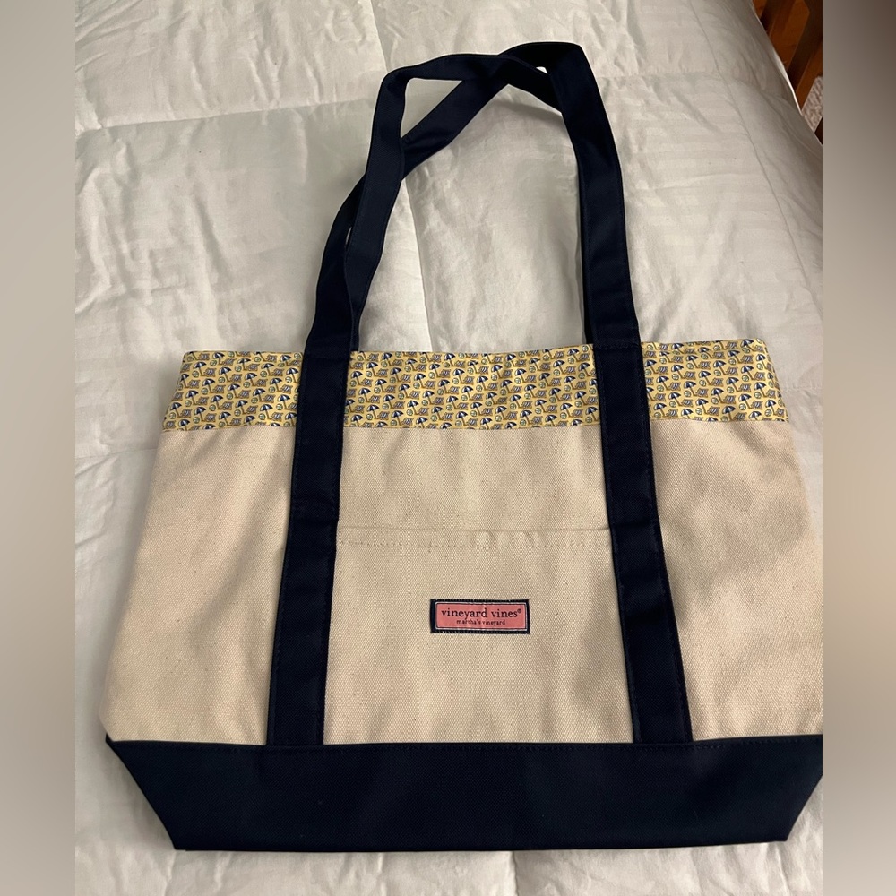 Vineyard Whale Classic Tote - Like New